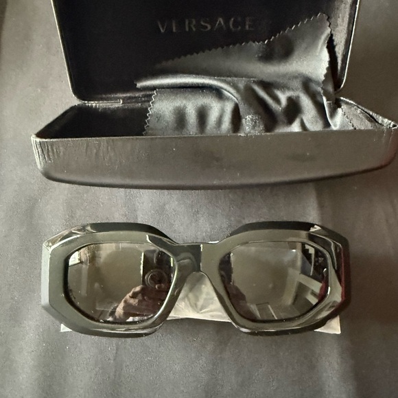 Authentic Versace Medusa Biggie Sunglasses main image 4